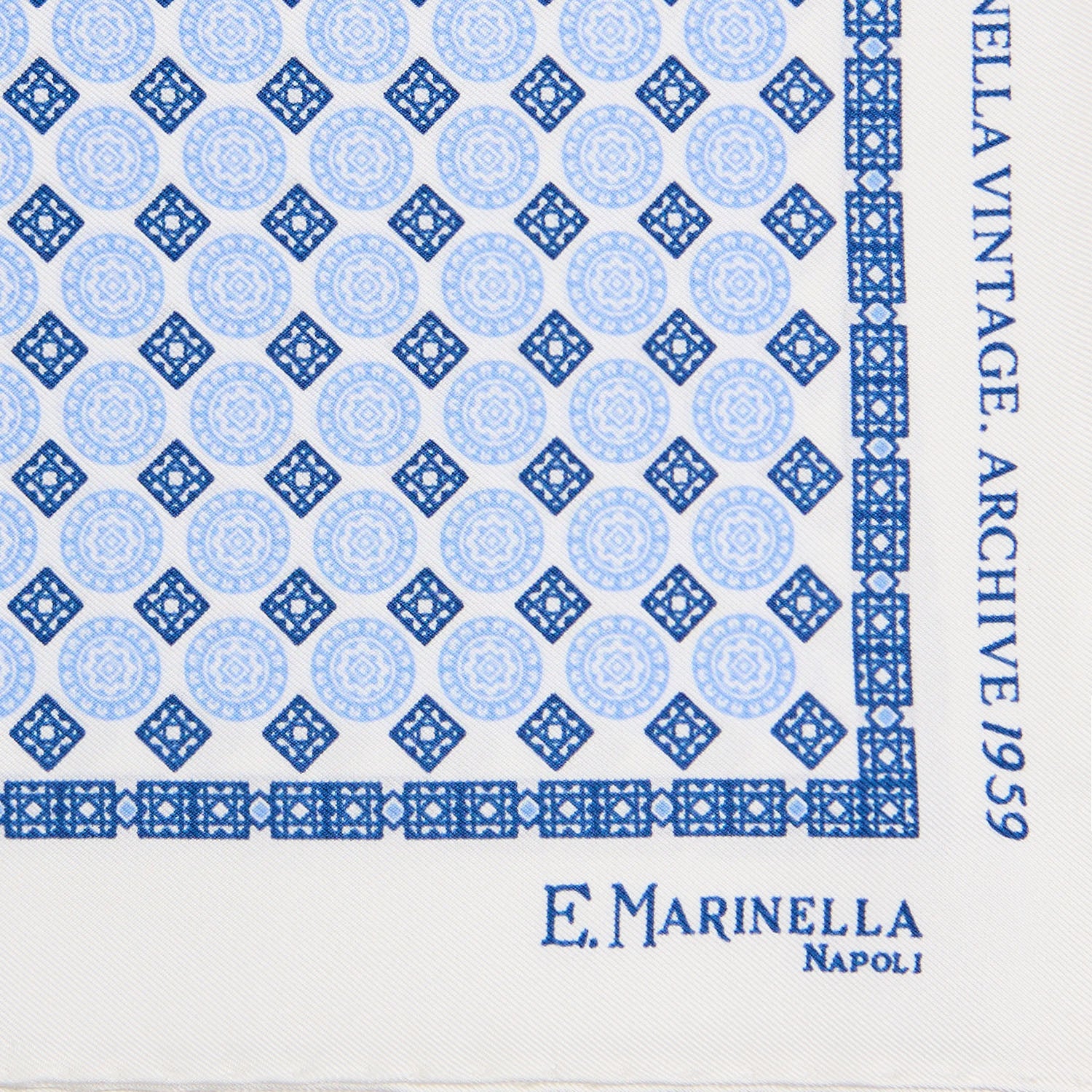 WHITE HAND-PRINTED SILK POCKET SQUARE - Image 3