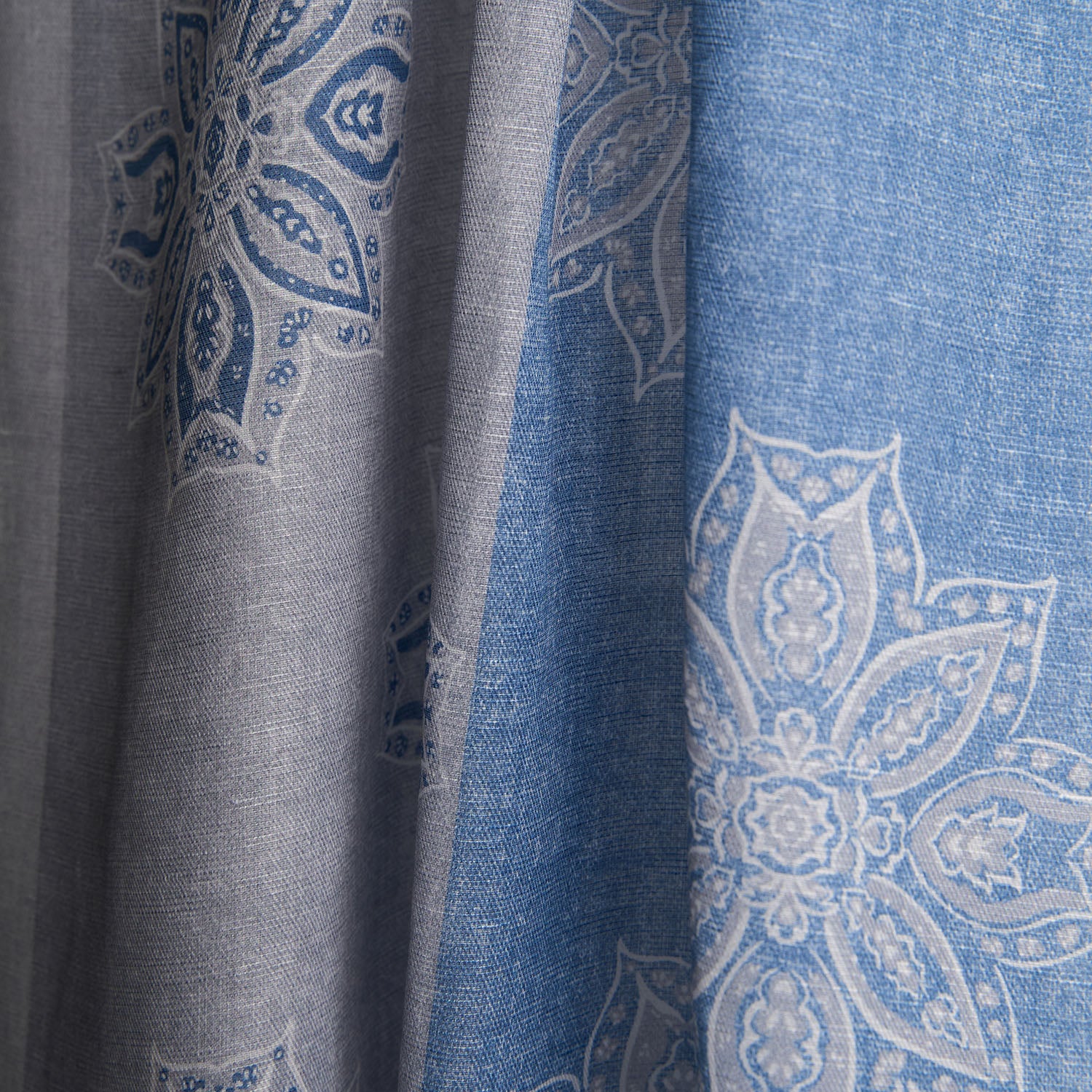 LIGHT BLUE COTTON AND LINEN SCARF - Image 2